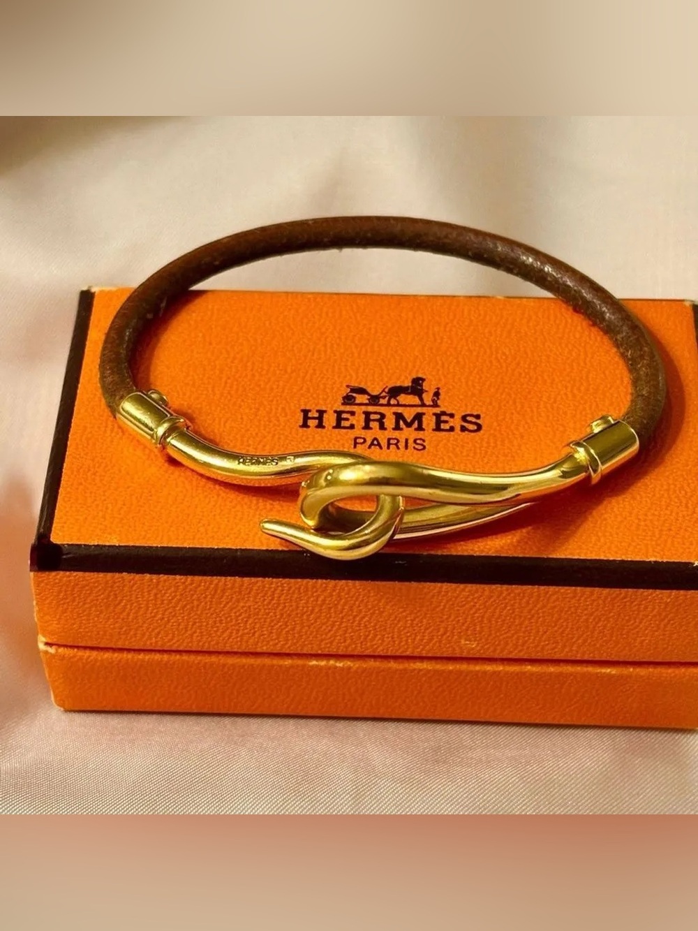 Hermès Brown Leather Bracelet with Gold Hook Clasp u